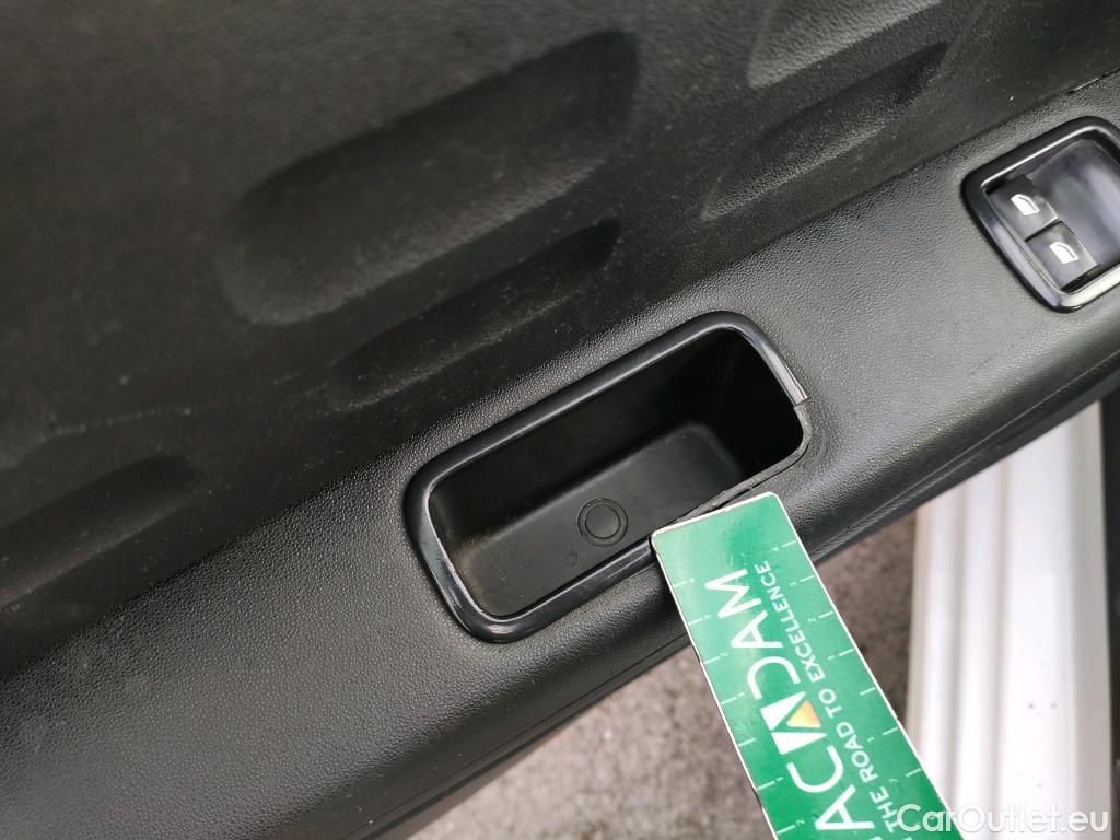  Citroen  C3 CITROEN  / 2016 / 5P / berlina comercial BlueHDi 73KW (100CV) S&S Comercial #24