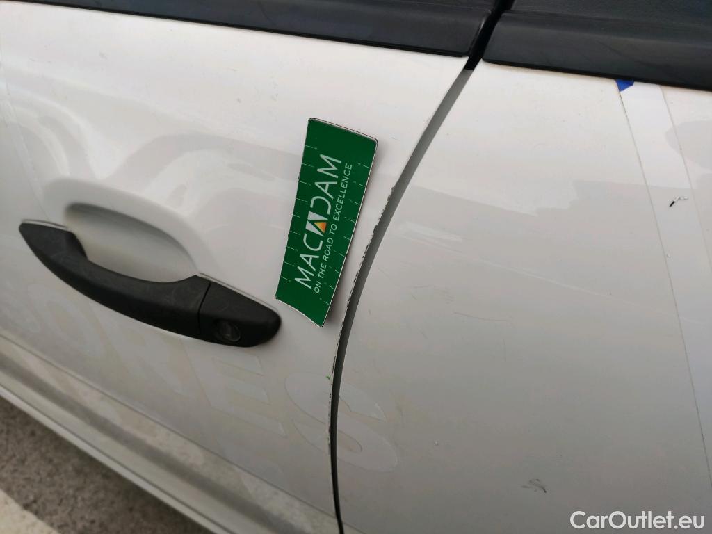  Citroen  C3 CITROEN  / 2016 / 5P / berlina comercial BlueHDi 73KW (100CV) S&S Comercial #16