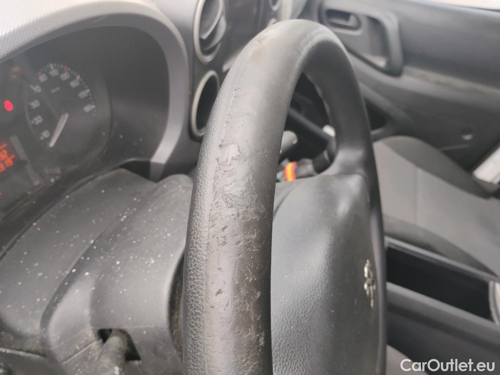  Peugeot  Partner PEUGEOT  VU 4p 2G furgón derivado de Furgón Confort PackL2 BlueHDi 73KW (100) #32