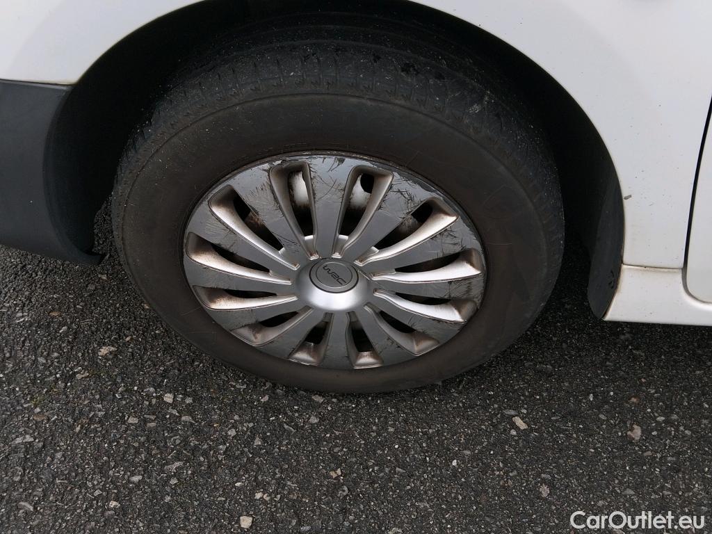  Peugeot  Partner PEUGEOT  / 2015 / 3P / furgón derivado de turismo Furgón Confort L1 BlueHDi 73KW (100CV) #57