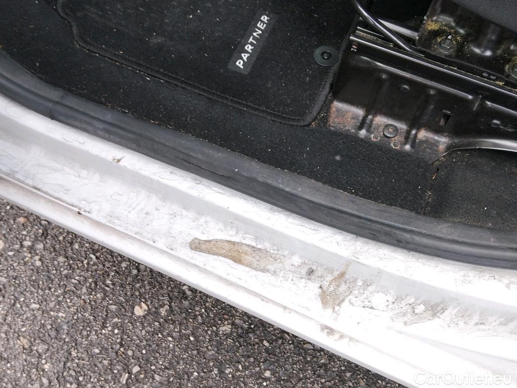  Peugeot  Partner PEUGEOT  / 2015 / 3P / furgón derivado de turismo Furgón Confort L1 BlueHDi 73KW (100CV) #21