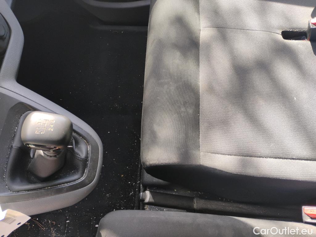  Opel  Vivaro OPEL  / 2019 / 4P / combi 1.5 Diésel 88kW (120CV) M Std Express #32