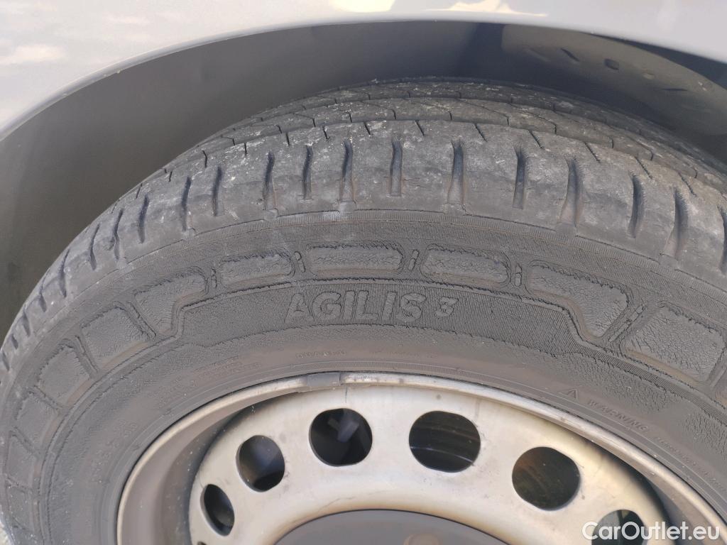  Opel  Vivaro OPEL  / 2019 / 4P / combi 1.5 Diésel 88kW (120CV) M Std Express #63