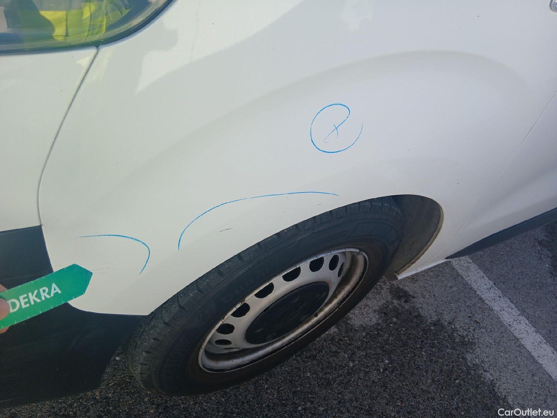  Opel  Vivaro OPEL  / 2019 / 4P / furgón 1.5 Diésel 74kW(100CV)M Std Exp #24