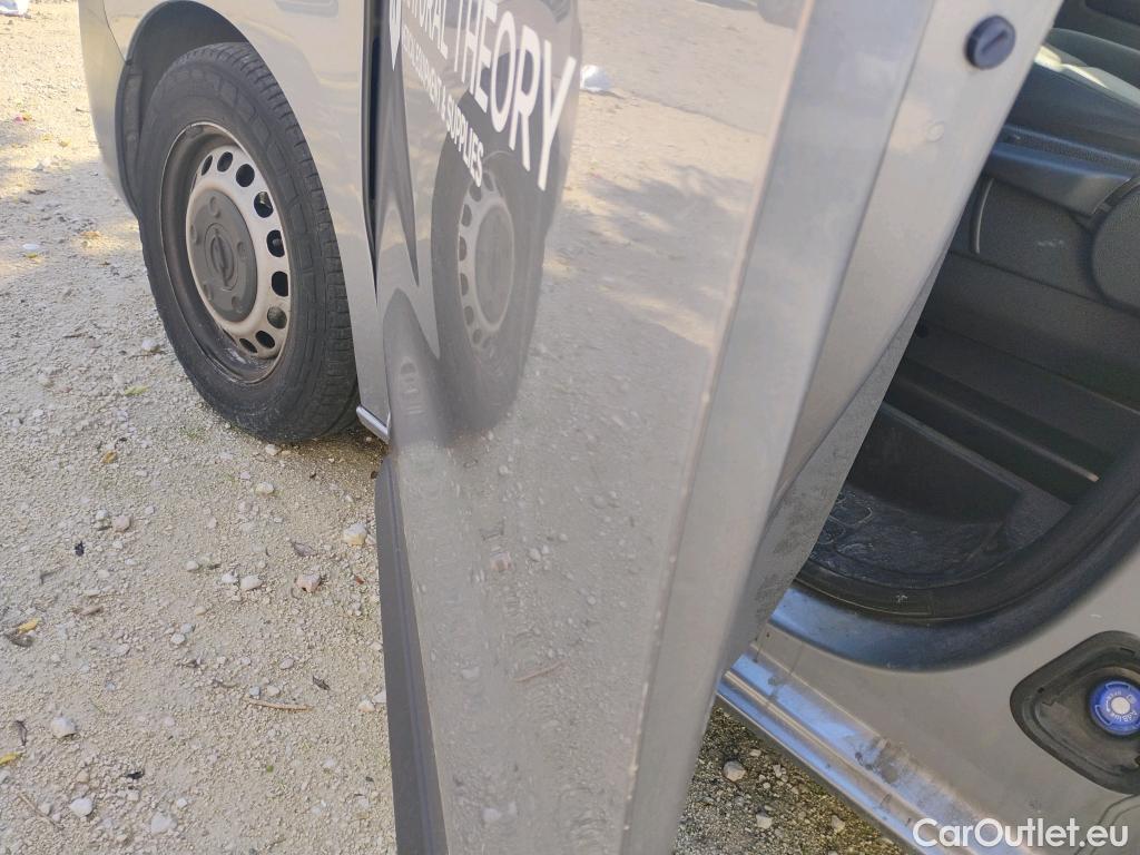  Opel  Vivaro OPEL  / 2019 / 4P / combi 1.5 Diésel 88kW (120CV) M Std Express #68