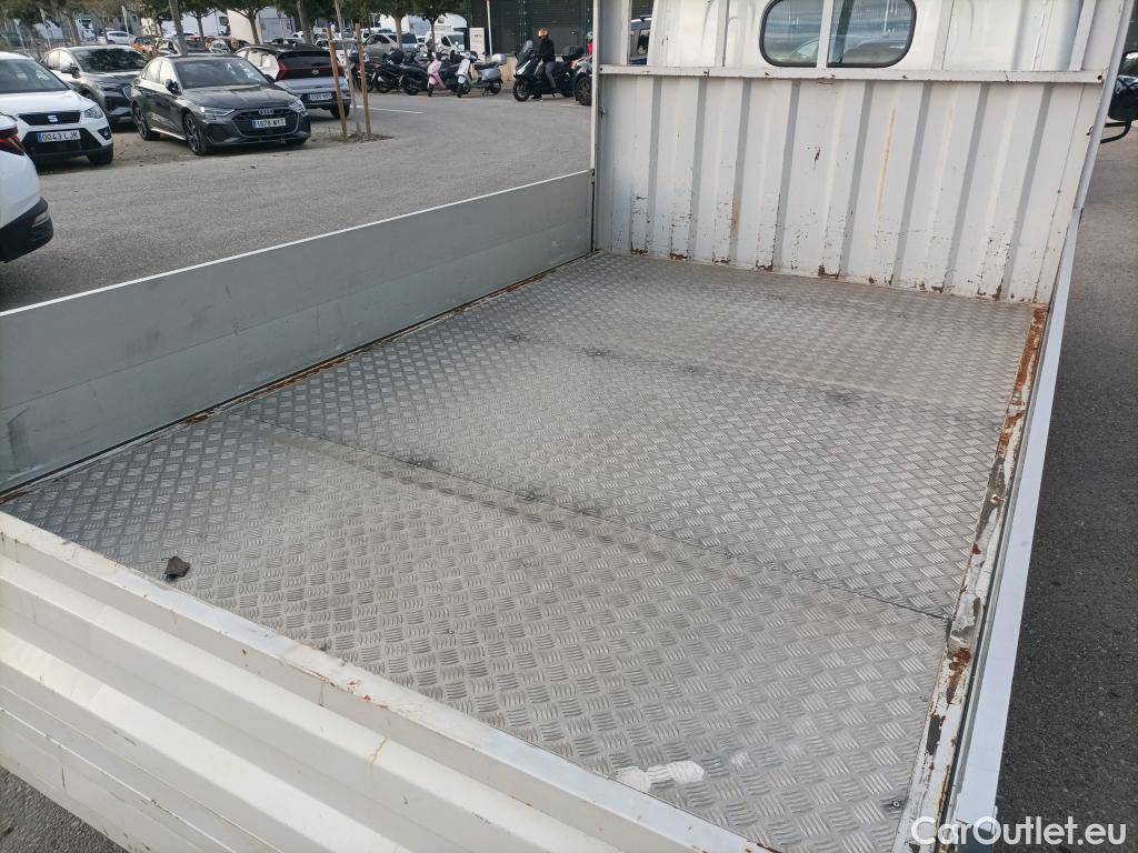  Nissan  NV400 NISSAN NT400 / 2014 / 2P / chasis cabina 35.13/2 Comfort Cabina Abatible Media #1