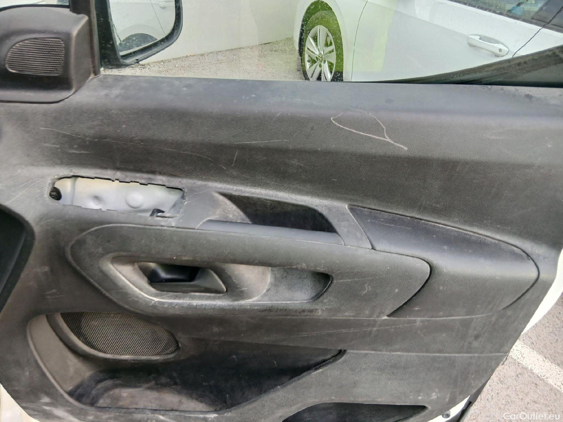  Citroen  Berlingo CITROEN  COMBI Talla M BlueHDi 100 S&S LIVE #44