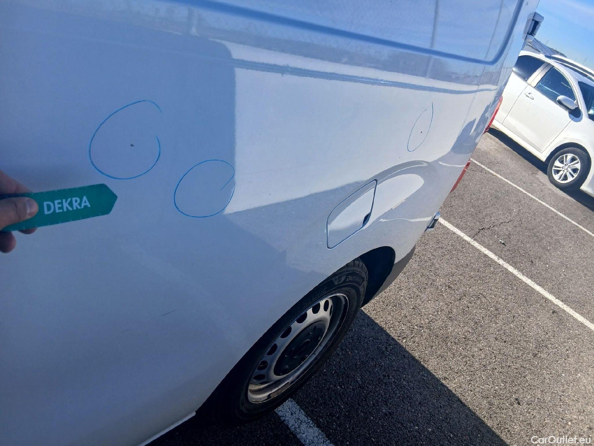  Opel  Vivaro OPEL  / 2019 / 4P / furgón 1.5 Diésel 74kW(100CV)M Std Exp #31