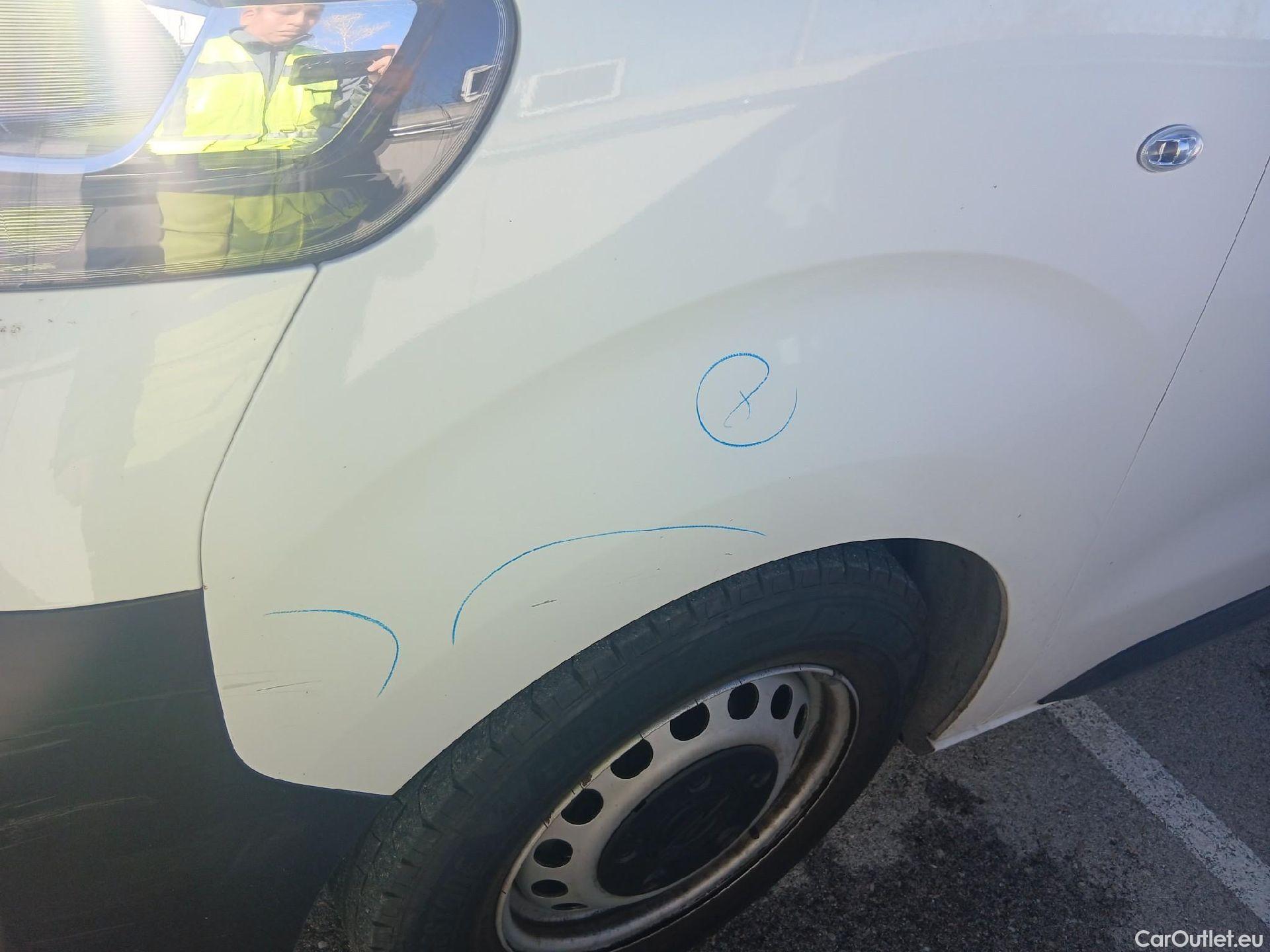  Opel  Vivaro OPEL  / 2019 / 4P / furgón 1.5 Diésel 74kW(100CV)M Std Exp #23