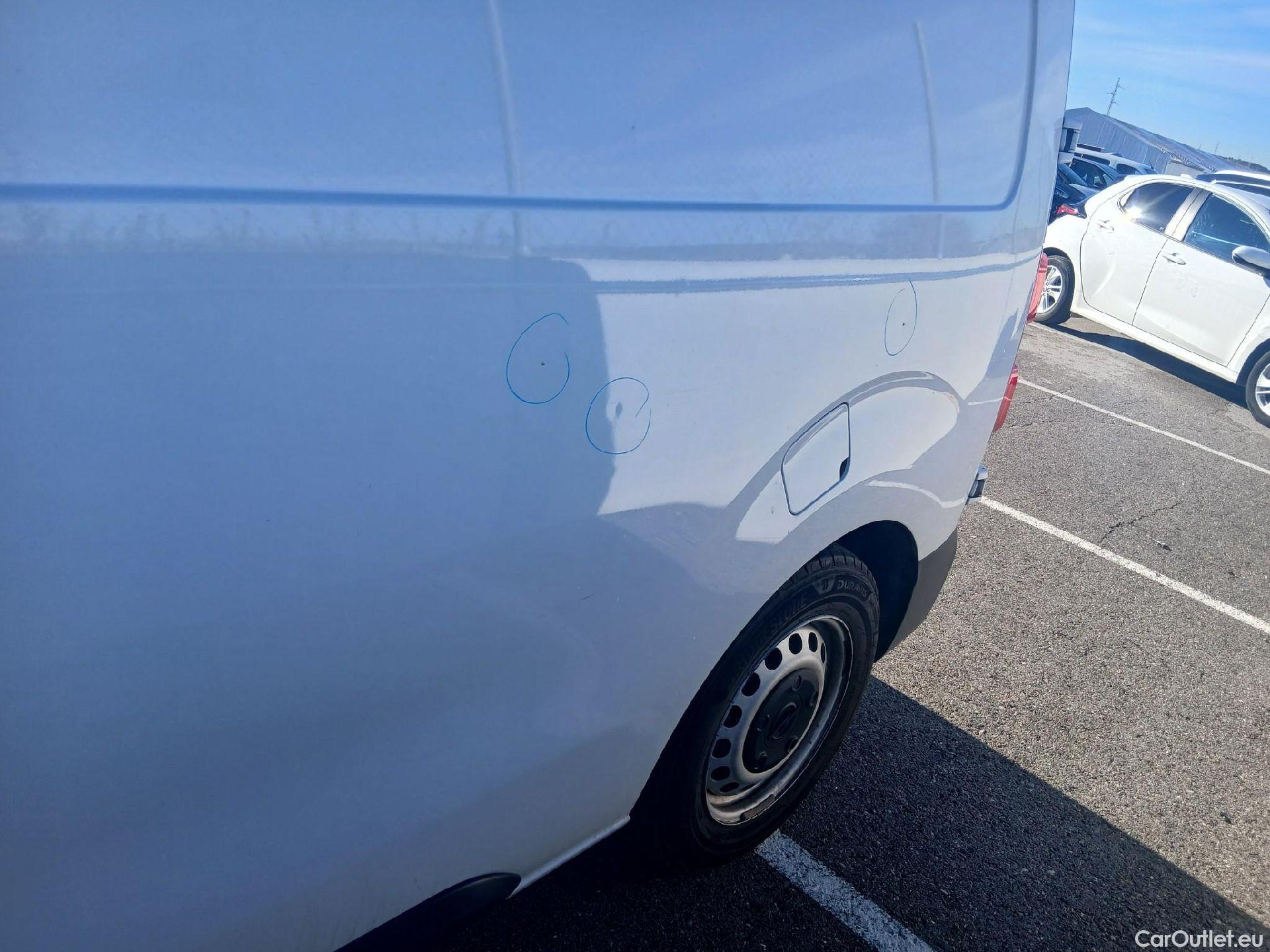  Opel  Vivaro OPEL  / 2019 / 4P / furgón 1.5 Diésel 74kW(100CV)M Std Exp #32