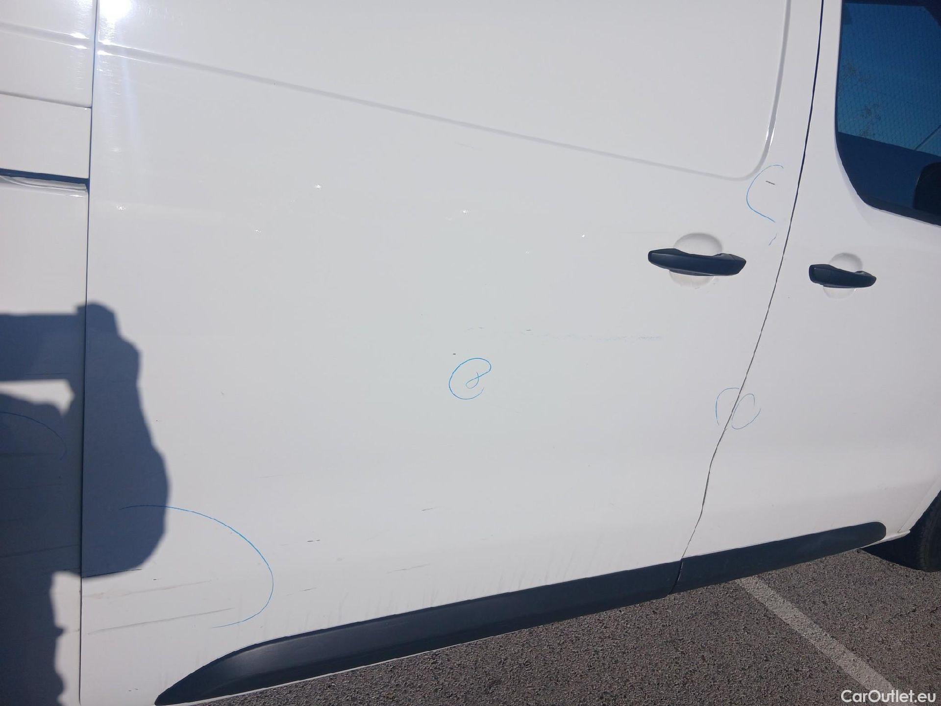  Opel  Vivaro OPEL  / 2019 / 4P / furgón 1.5 Diésel 74kW(100CV)M Std Exp #44