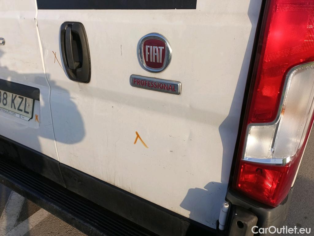  Fiat  Ducato FIAT  / 2014 / 4P / furgón 33 2.3 Multijet Furgón Medio Alto 96kW #24