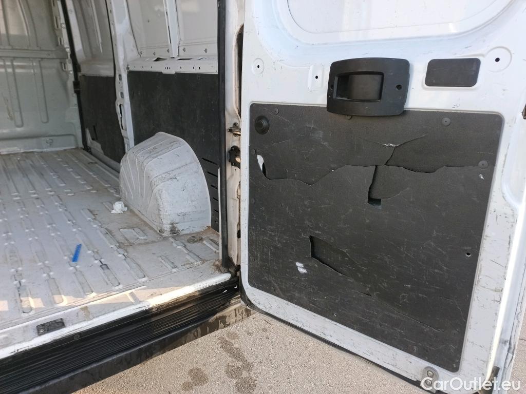  Fiat  Ducato FIAT  / 2014 / 4P / furgón 33 2.3 Multijet Furgón Medio Alto 96kW #18