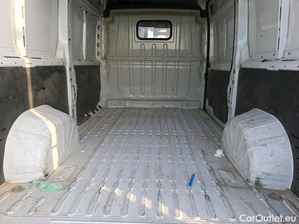  Fiat  Ducato FIAT  / 2014 / 4P / furgón 33 2.3 Multijet Furgón Medio Alto 96kW #19