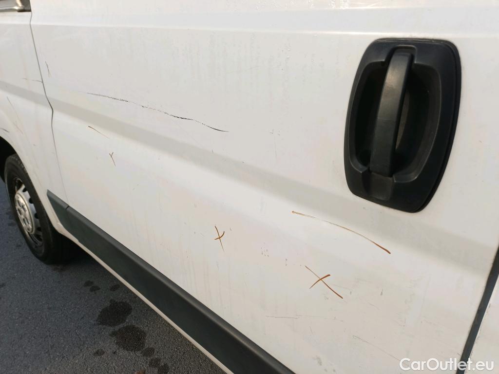  Fiat  Ducato FIAT  / 2014 / 4P / furgón 33 2.3 Multijet Furgón Medio Alto 96kW #29