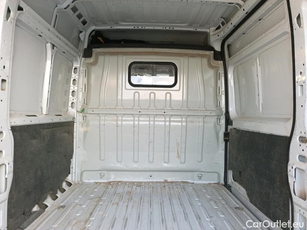  Fiat  Ducato FIAT  / 2014 / 4P / furgón 33 2.3 Multijet Furgón Medio Alto 96kW #36