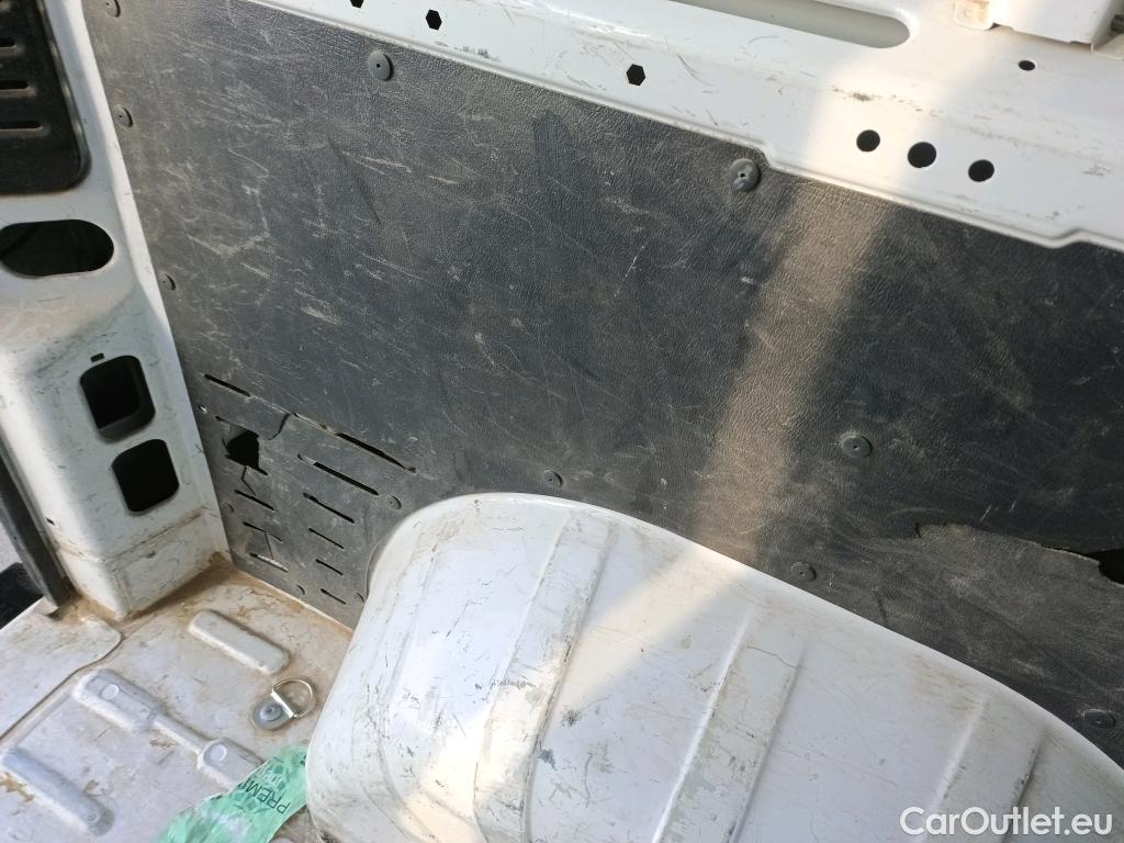  Fiat  Ducato FIAT  / 2014 / 4P / furgón 33 2.3 Multijet Furgón Medio Alto 96kW #31