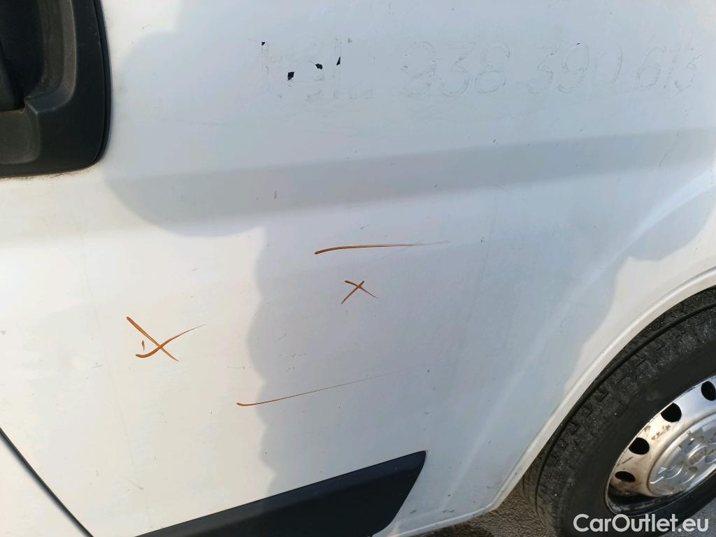  Fiat  Ducato FIAT  / 2014 / 4P / furgón 33 2.3 Multijet Furgón Medio Alto 96kW #45