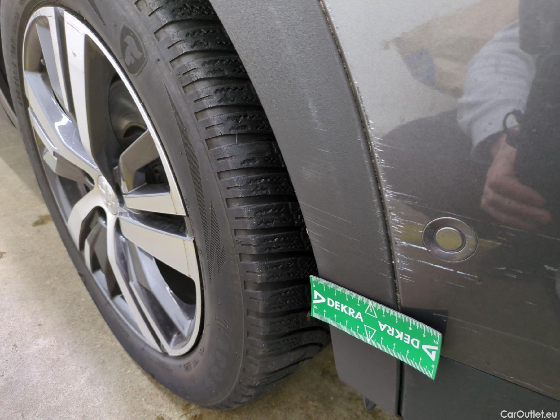  Peugeot  5008  Allure Pack 1.5 HDi 130CV BVA8 7 Sieges E6d #52