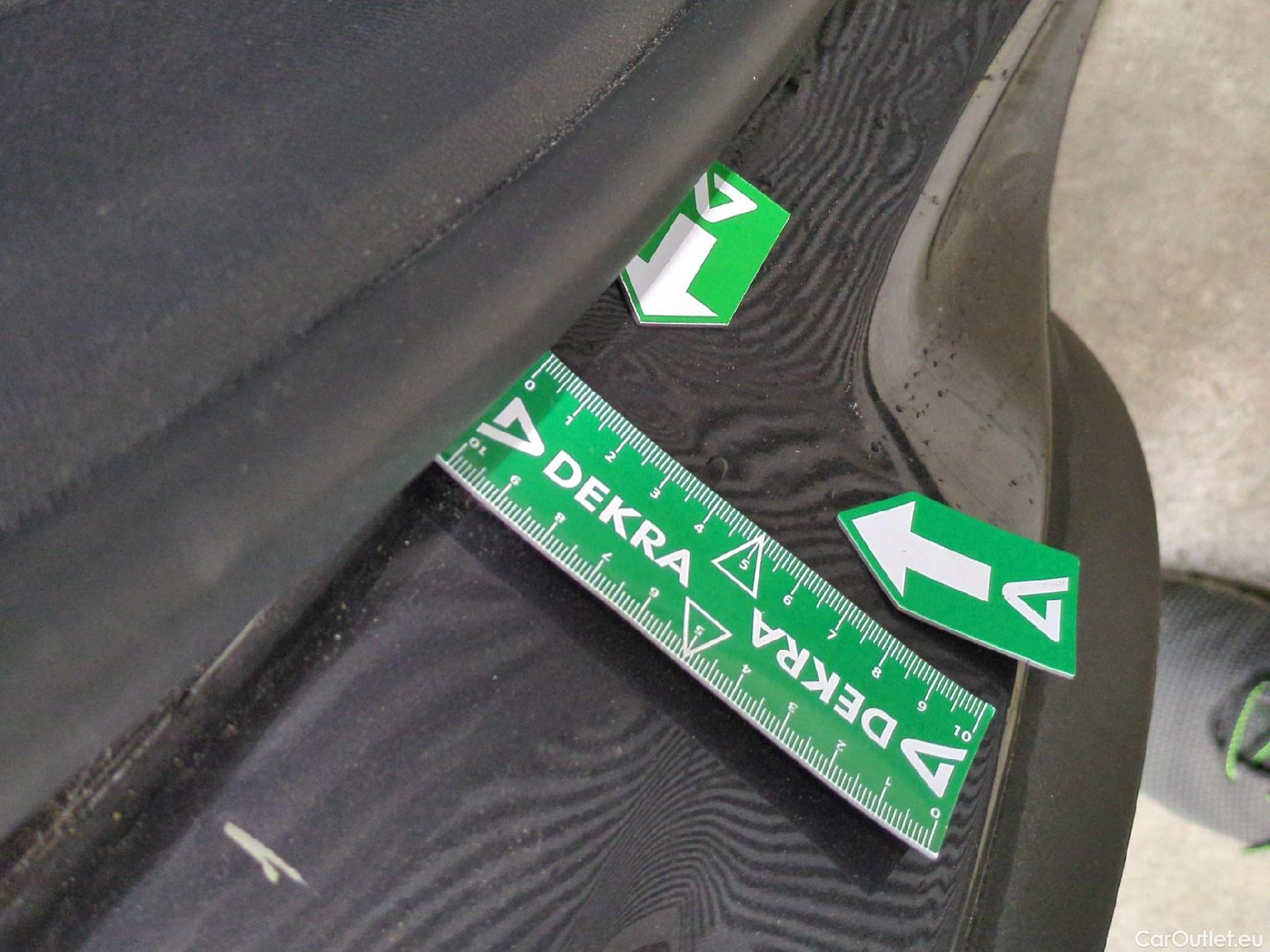  Peugeot  5008  Allure Pack 1.5 HDi 130CV BVA8 7 Sieges E6d #43