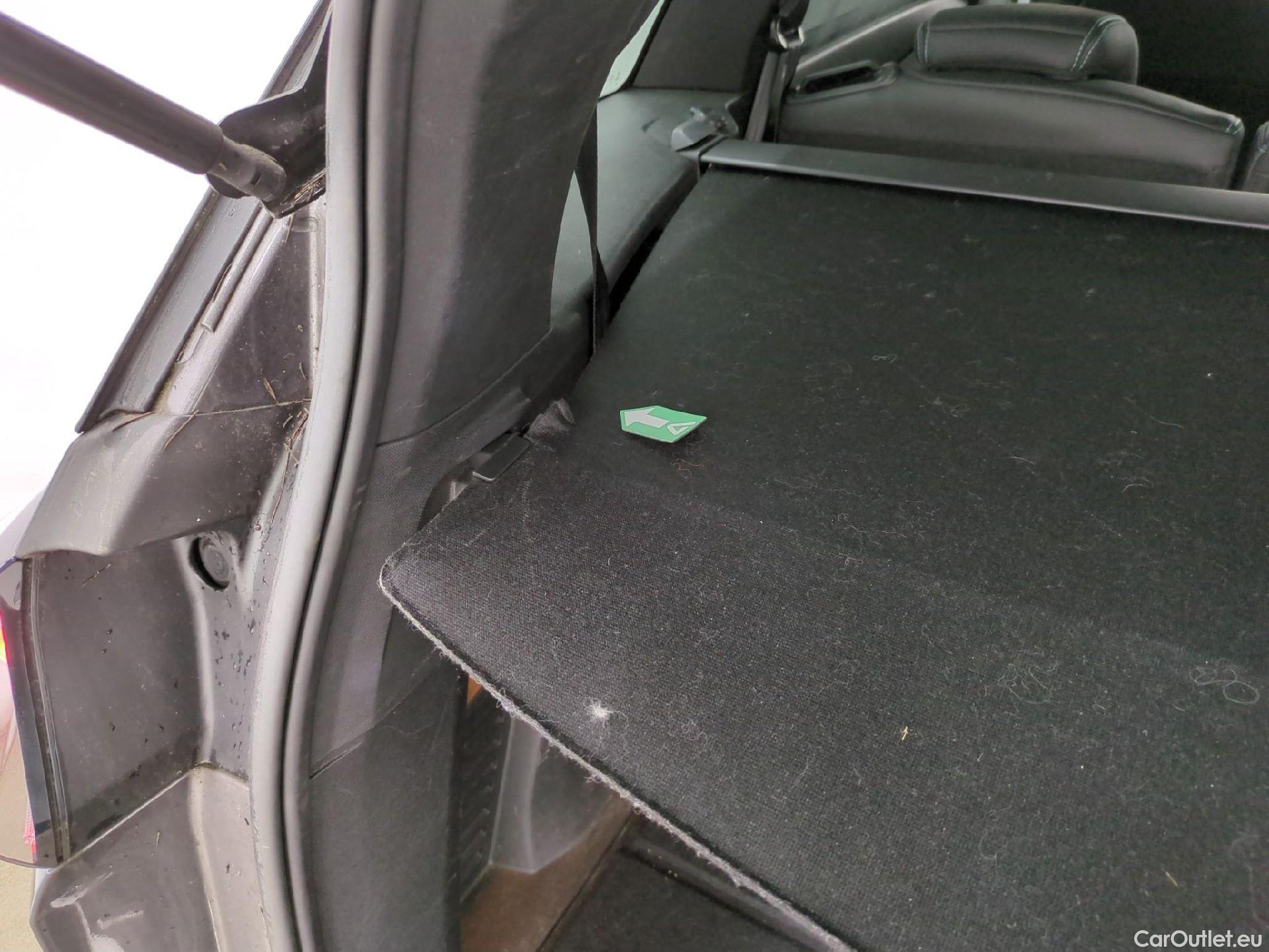  Peugeot  5008  Allure Pack 1.5 HDi 130CV BVA8 7 Sieges E6d #9