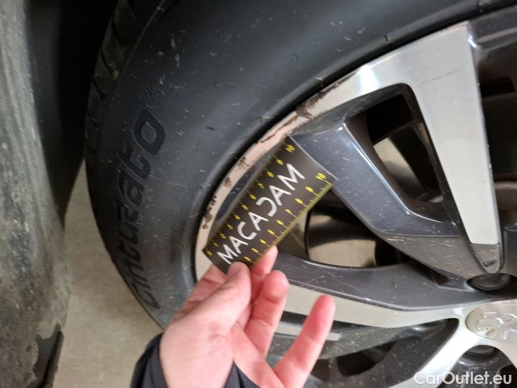  Peugeot  3008 PEUGEOT  / 2020 / 5P / SUV 1.6 HYBRID 225 E-EAT8 Allure Pack #18