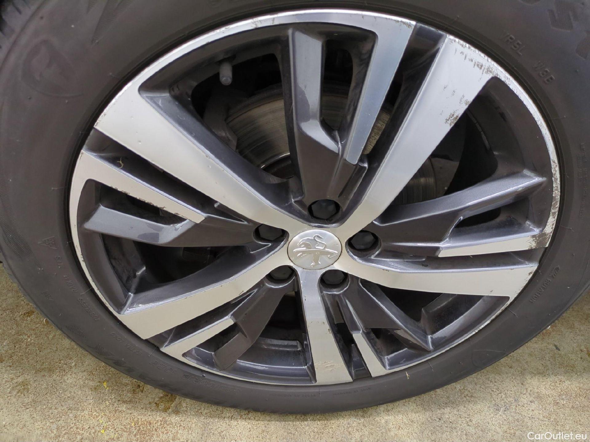  Peugeot  5008  Allure Pack 1.5 HDi 130CV BVA8 7 Sieges E6d #25