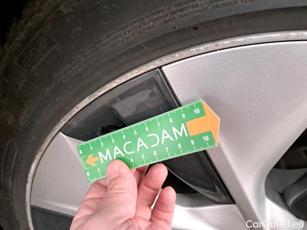  Tesla  Model Y TESLA  / 2021 / 5P / SUV RWD #16