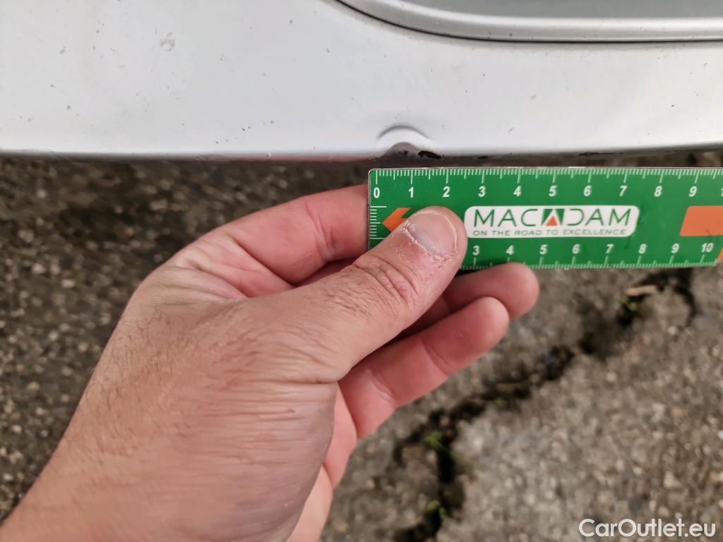  Bmw  Serie 1 BMW Série 1 / 2019 / 5P / Berline 1.5 116D DKG7 Luxury #13