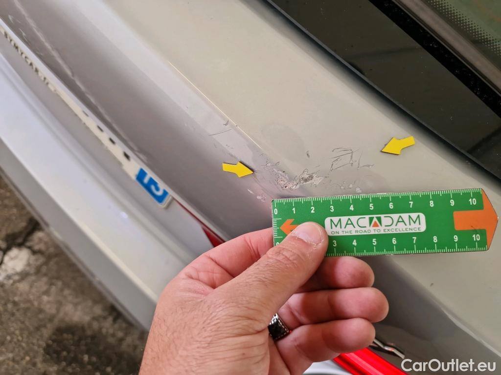  Bmw  Serie 1 BMW Série 1 / 2019 / 5P / Berline 1.5 116D DKG7 Luxury #10