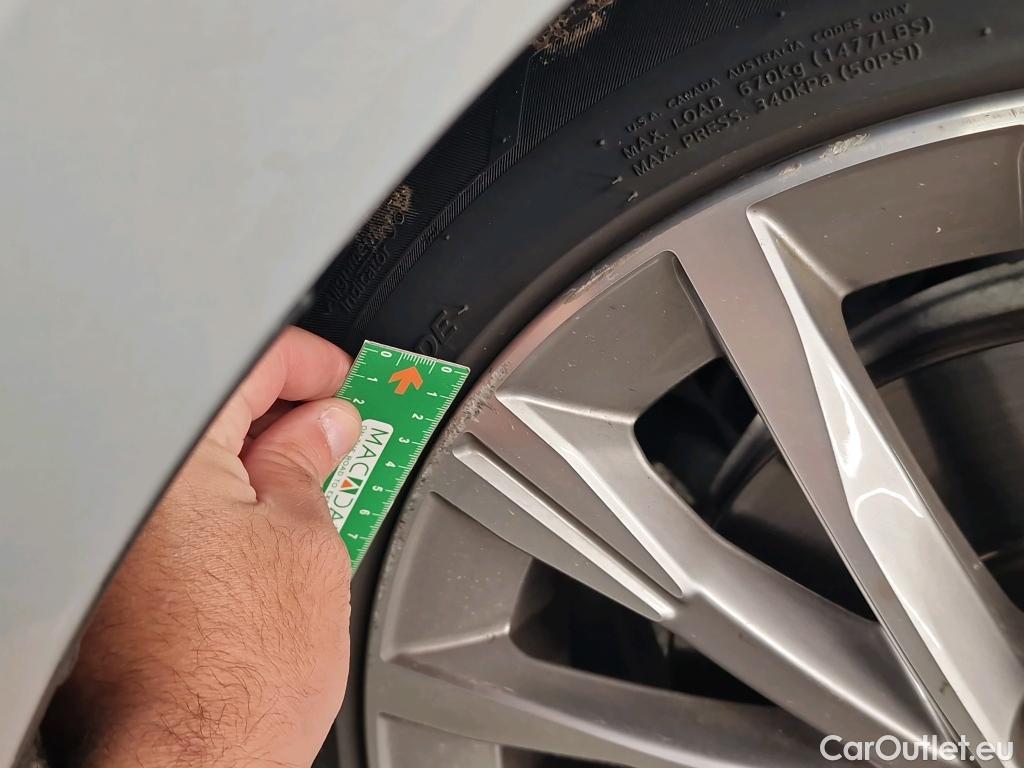  Bmw  Serie 1 BMW Série 1 / 2019 / 5P / Berline 1.5 116D DKG7 Luxury #28