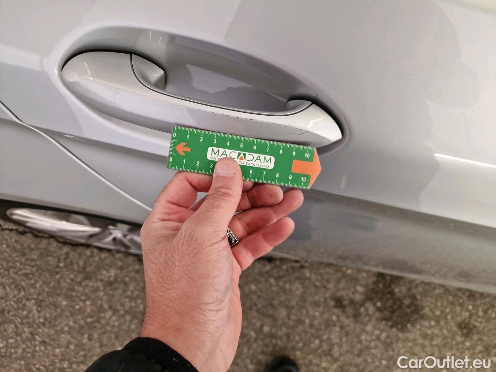  Bmw  Serie 1 BMW Série 1 / 2019 / 5P / Berline 1.5 116D DKG7 Luxury #47