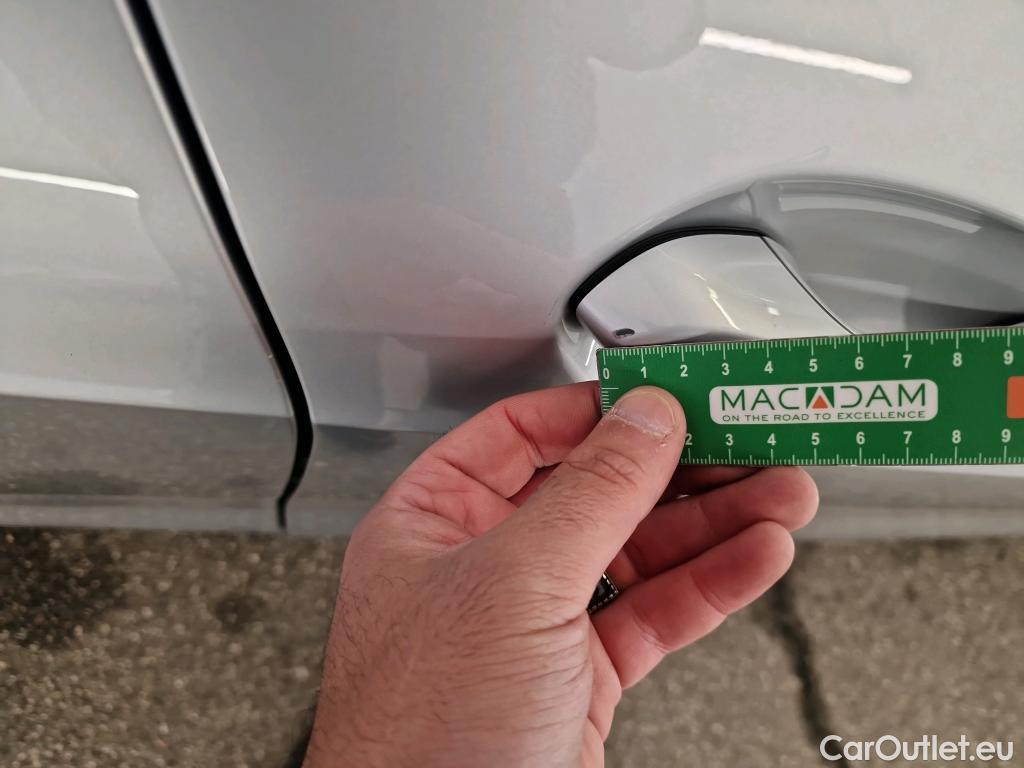  Bmw  Serie 1 BMW Série 1 / 2019 / 5P / Berline 1.5 116D DKG7 Luxury #49