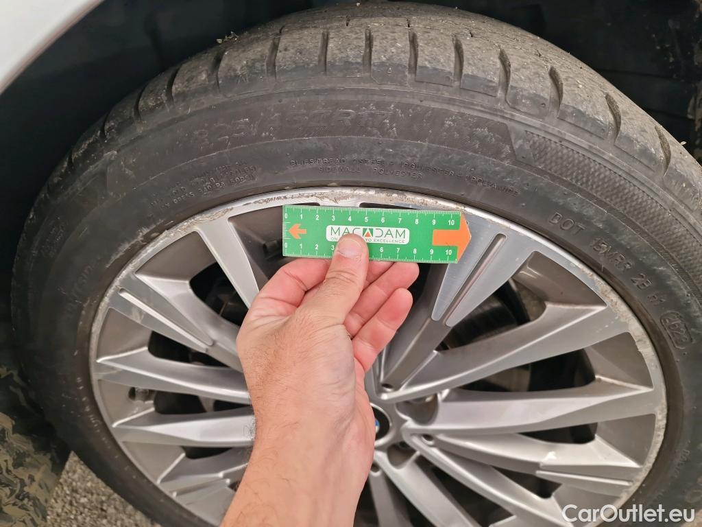  Bmw  Serie 1 BMW Série 1 / 2019 / 5P / Berline 1.5 116D DKG7 Luxury #18