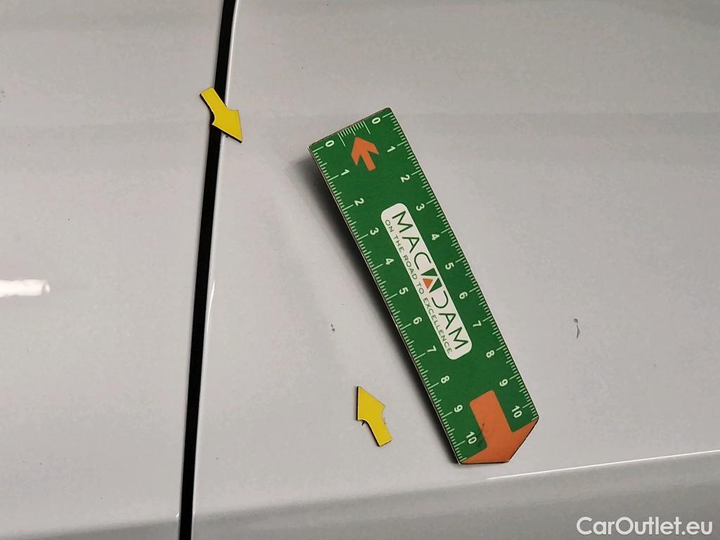  Bmw  Serie 1 BMW Série 1 / 2019 / 5P / Berline 1.5 116D DKG7 Luxury #4