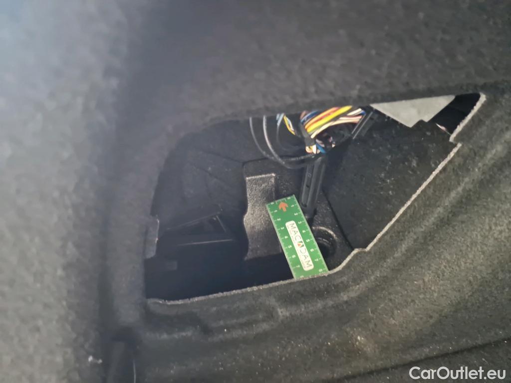  Bmw  Serie 1 BMW Série 1 / 2019 / 5P / Berline 1.5 116D DKG7 Luxury #31