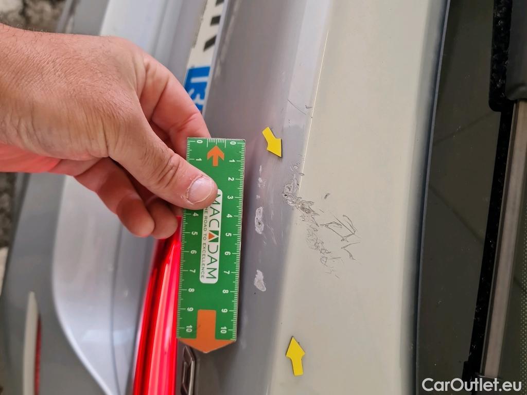  Bmw  Serie 1 BMW Série 1 / 2019 / 5P / Berline 1.5 116D DKG7 Luxury #12