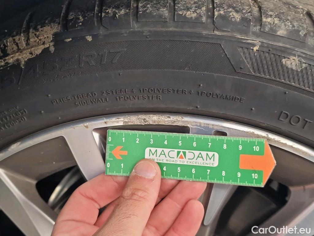  Bmw  Serie 1 BMW Série 1 / 2019 / 5P / Berline 1.5 116D DKG7 Luxury #27