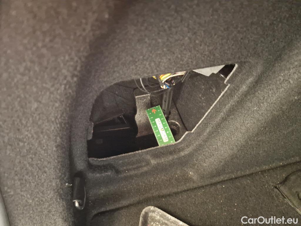  Bmw  Serie 1 BMW Série 1 / 2019 / 5P / Berline 1.5 116D DKG7 Luxury #32