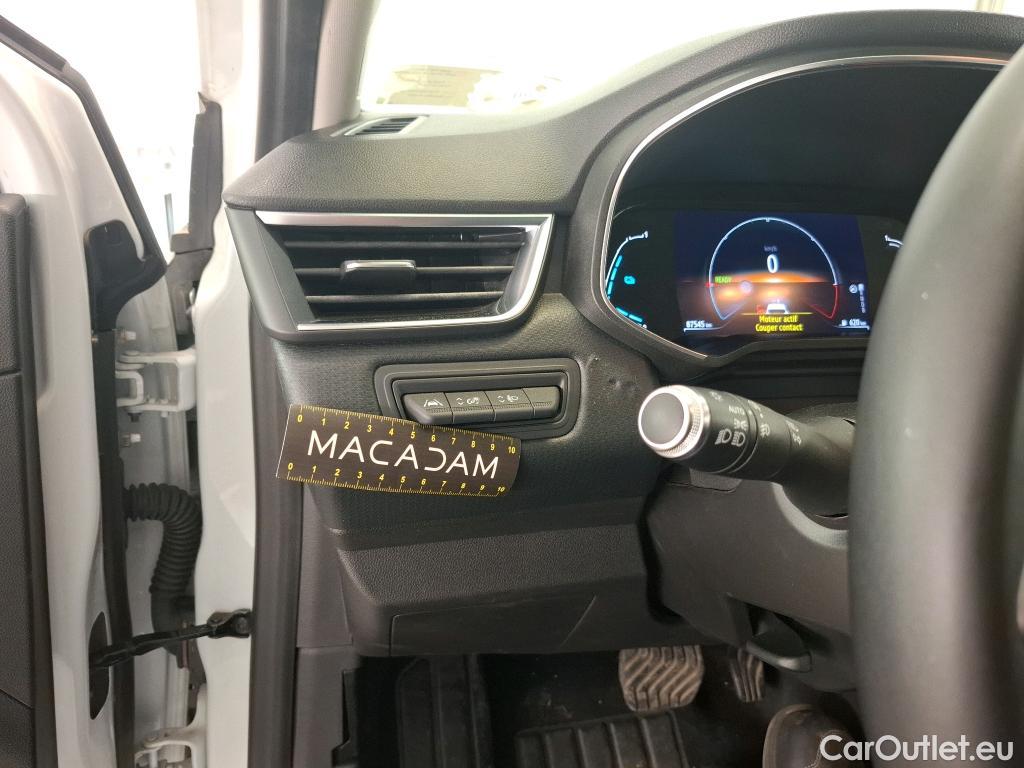  Renault  Clio RENAULT  / 2019 / 5P / Berline Business E-TECH 140 #1