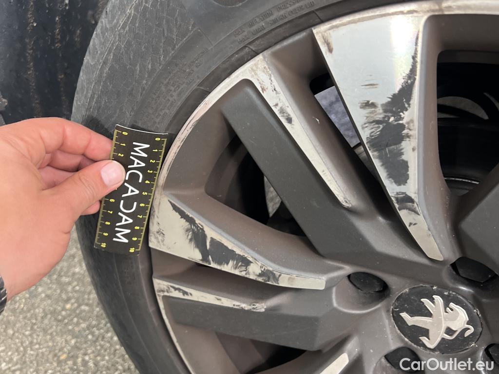  Peugeot  2008  Allure Business 1.5 HDi 100CV BVM5 E6dT #32