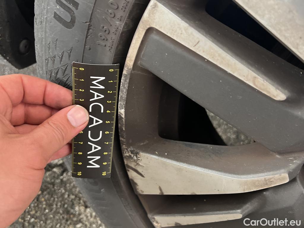  Peugeot  2008  Allure Business 1.5 HDi 100CV BVM5 E6dT #28