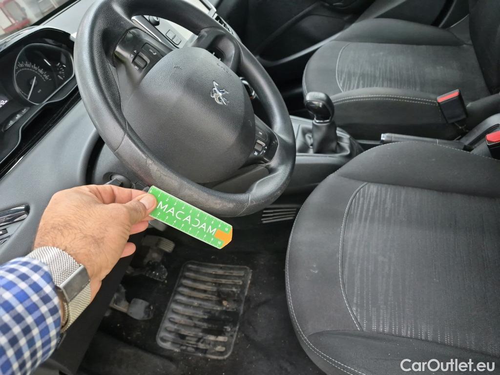  Peugeot  208  Affaire Premium Pack 1.6 HDi 100CV BVM5 E6 #53