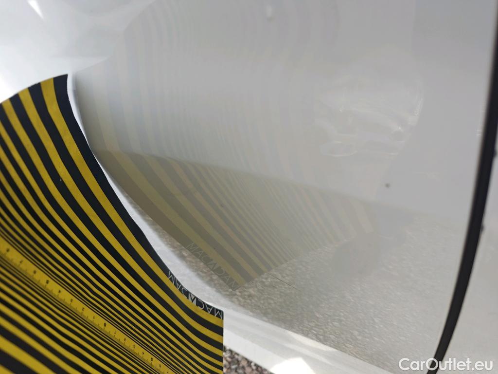  Peugeot  208 PEUGEOT  / 2019 / 5P / berlina con portón BlueHDi 73kW (100CV) Active Pack (AC) #40