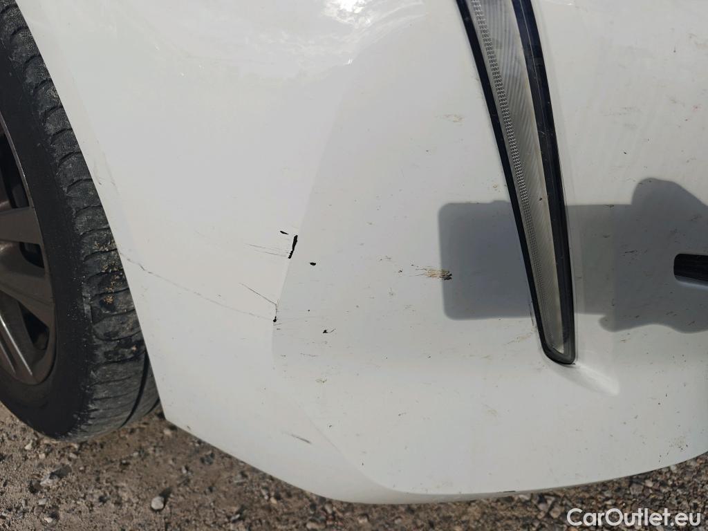  Peugeot  208 PEUGEOT  / 2019 / 5P / berlina con portón BlueHDi 73kW (100CV) Active Pack (AC) #33