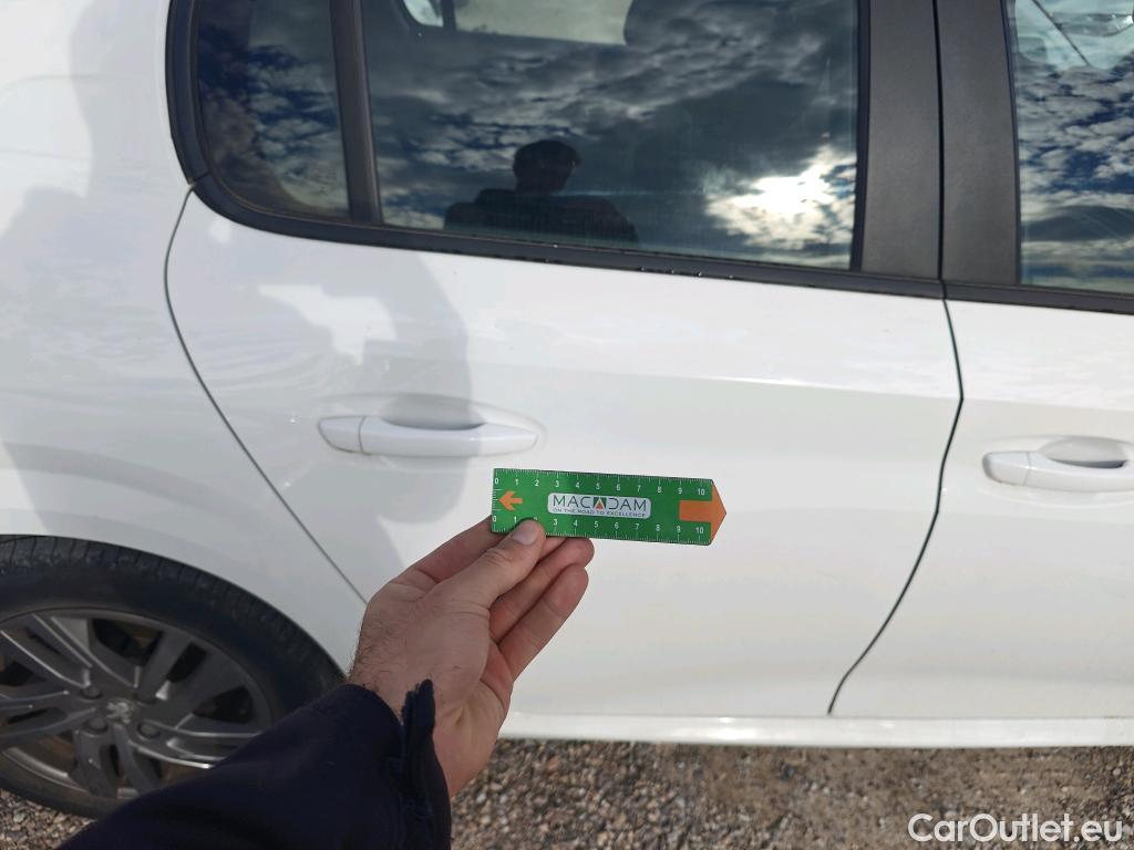  Peugeot  208 PEUGEOT  / 2019 / 5P / berlina con portón BlueHDi 73kW (100CV) Active Pack (AC) #39