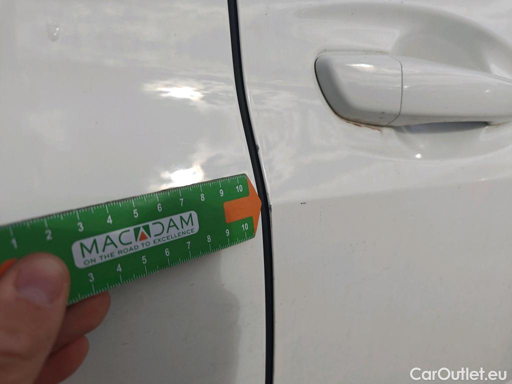  Peugeot  208 PEUGEOT  / 2019 / 5P / berlina con portón BlueHDi 73kW (100CV) Active Pack (AC) #42