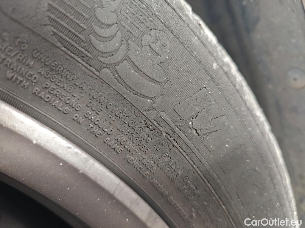  Peugeot  208 PEUGEOT  / 2019 / 5P / berlina con portón BlueHDi 73kW (100CV) Active Pack (AC) #20