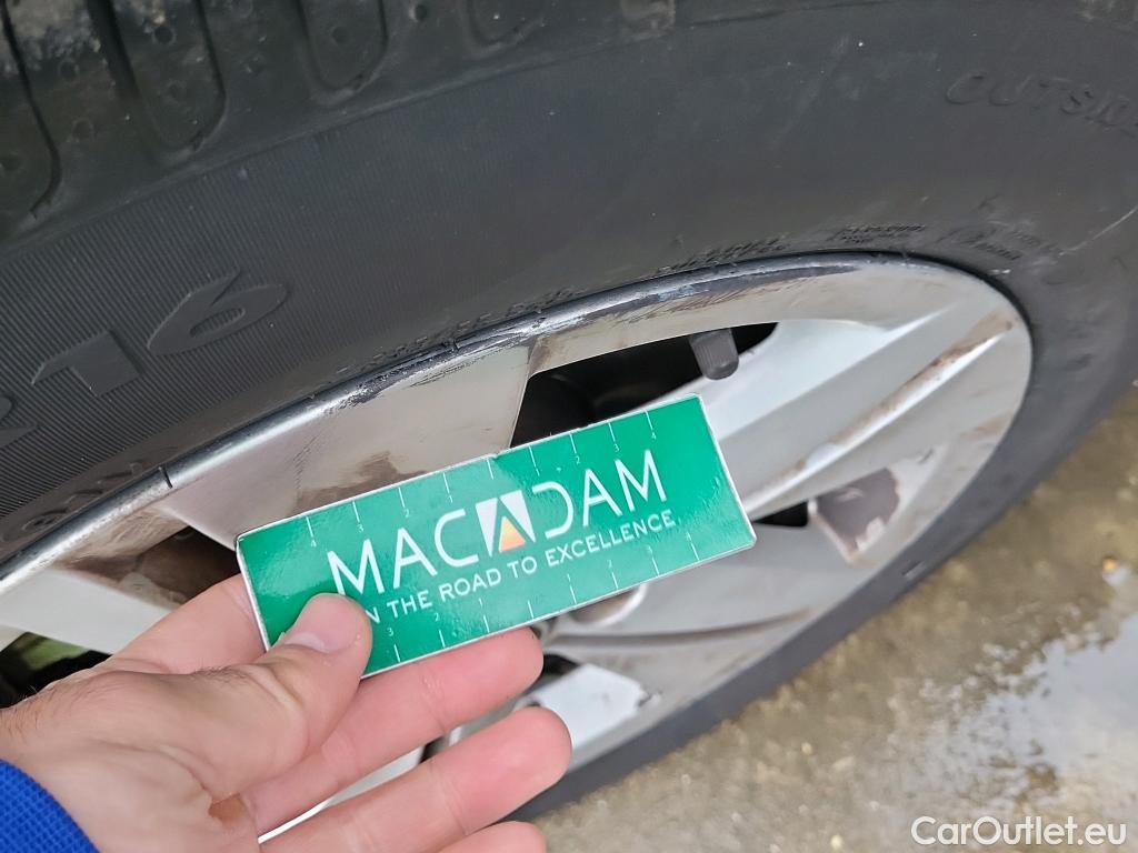  Volkswagen  Golf  VOLKSWAGEN / 2020 / 5P / berlina con portón Life 1.0 eTSI 81kW (110CV) DSG #2