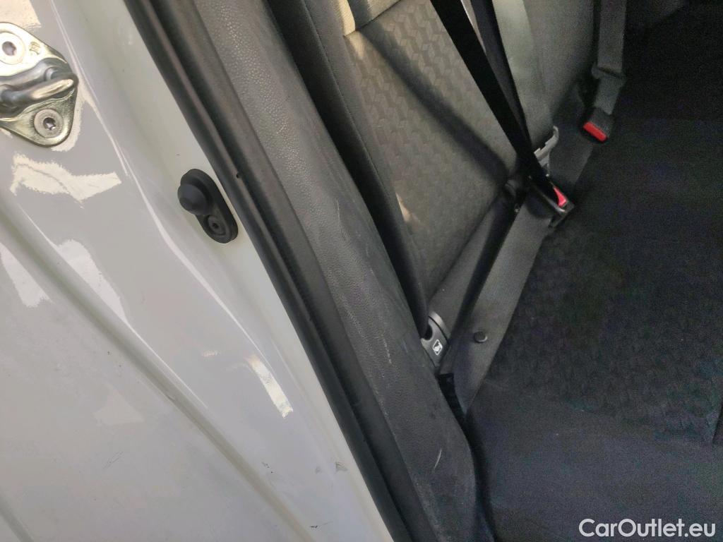  Toyota  Yaris TOYOTA  / 2020 / 5P / berlina con portón 1.5 120H Business Plus #23